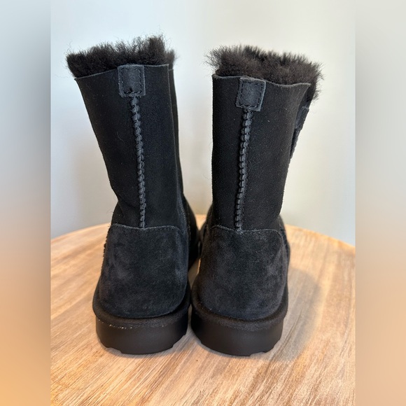 Black Sherpa Boots New with out tags size 9 - Picture 7 of 8